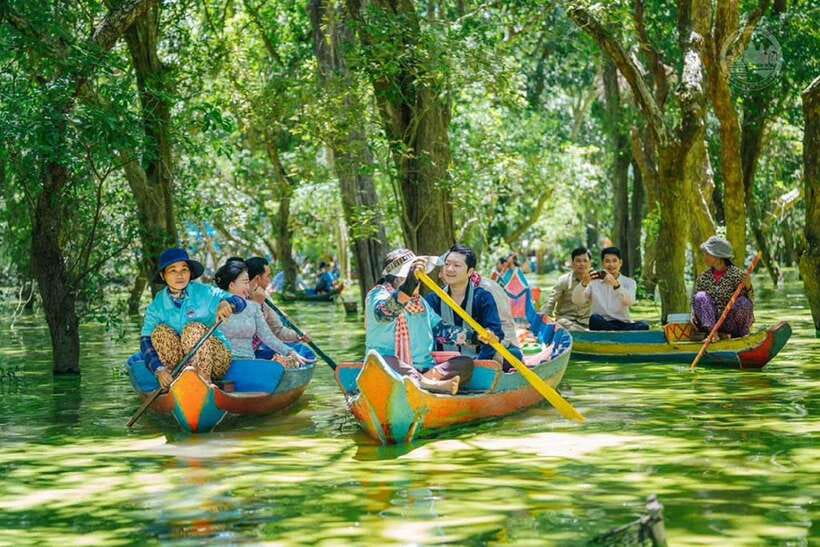 Siem Reap: Tonle Sap, Kampong Phluk & Floating Village Tour - Wat Kampong Phluk and the village school