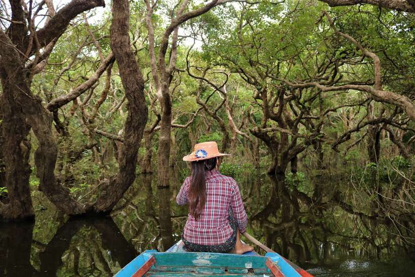 Siem Reap: Tonle Sap Lake - Fishing Village & Flooded Forest - The village approach and the first local stop