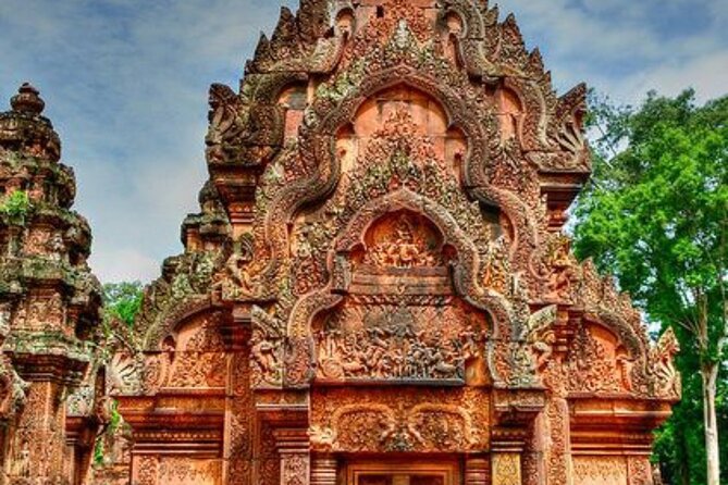 Siem Reap Tour: Angkor Wat Sunrise, Bayon, Ta Prohm, Banteay Srei - Price, park admission, and what the $130 covers