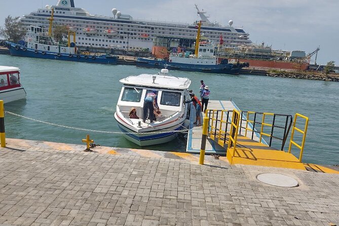 Sihanoukville Airport Transfers - Handling the airport meeting point