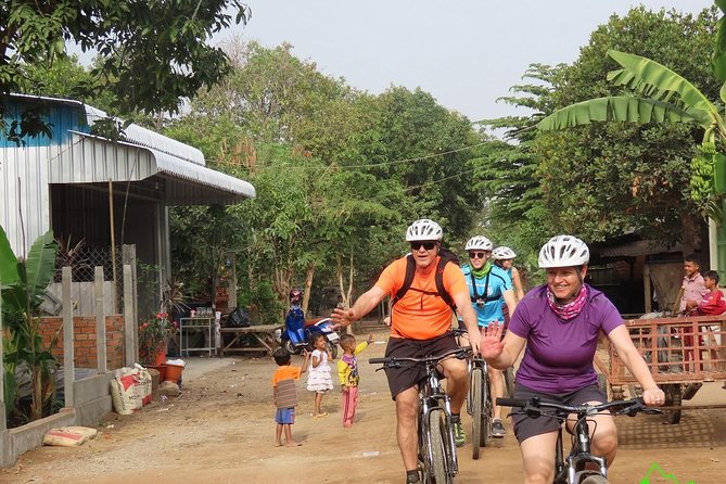 Silk Island Cycling Adventure & lunch with locals - Cambodian lunch beside the Mekong