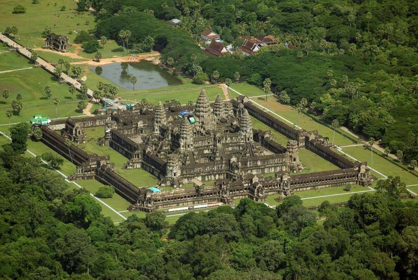 Sky Venture Microlight Siem Reap - The 15-minute tuk tuk ride from your hotel