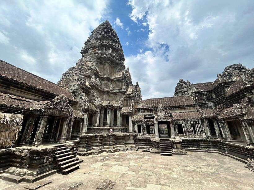 Small-Group Full Day Angkor wat Guide tour with Sun set - Lunch near Banteay Kdei
