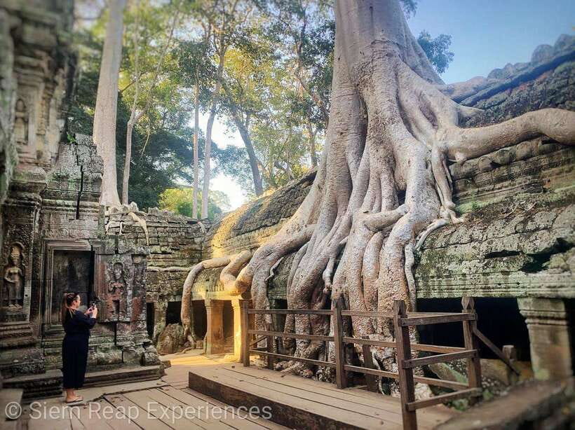 Small-Group Full Day Angkor wat Guide tour with Sun set - Hotel pickup and the ride into Angkor