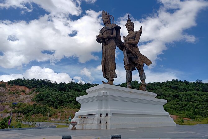 Small Group Sihanoukville Exploration from Cruise Pier - Independence Monument and Wat Krom: a quick introduction
