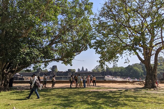 Special Angkor Wat Half Day Tour - Crossing the moat and meeting Mount Meru