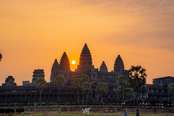 Sunrise Small Group Tour in Siem Reap - Bayon’s stone faces change the mood