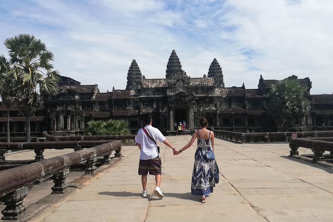 Sunrise Small Group Tour to Angkor Wat Temple - The guide can make or break the morning