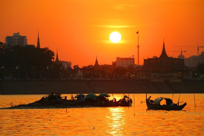 Sunset Cruise with unlimited beer & soft drinks -English speaking guide on board - Sunset, fruit, and the open bar