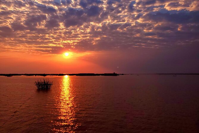 Sunset Dinner and drinks includes a Floating Village cruise tour. - Dinner and the free-flowing drinks