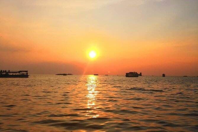 Sunset Dinner and drinks includes a Floating Village cruise tour. - Should you book the Tonle Sap sunset dinner?