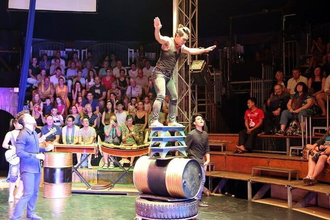 The Cambodian Circus Show and Pub Street Night Market - The pre-show meal needs a clear answer