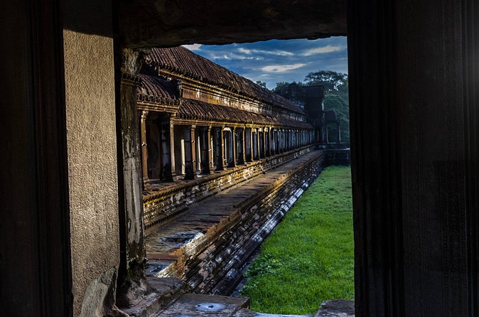The Magnificent Angkor Wat - Why the private vehicle changes the day