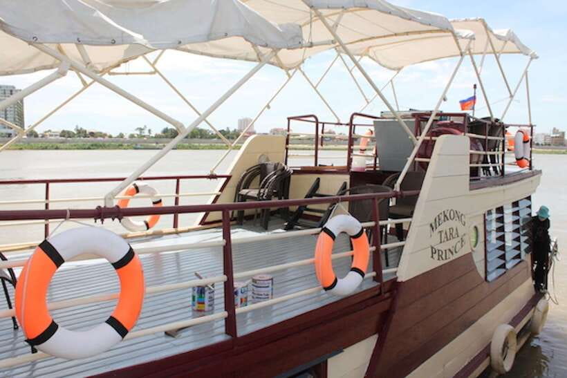 Tonle Sap Cruise & land Tour between Phnom Penh & Siem Reap - Riverside villages and a Buddhist stop