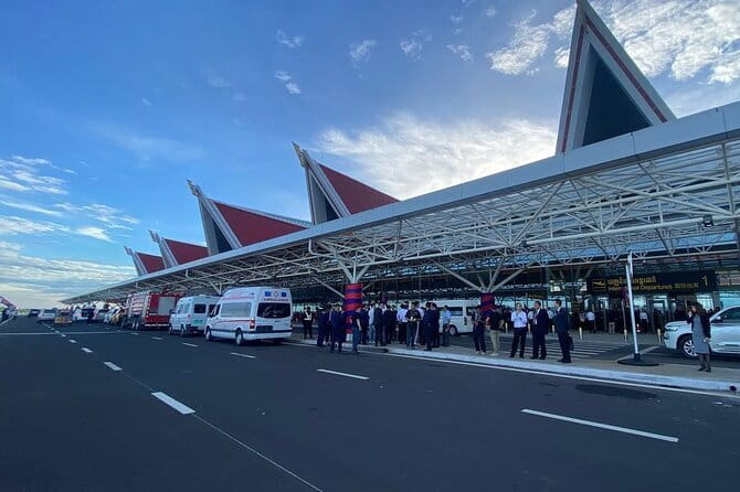 Transfer from Hotels in Siem Reap City to Siem Reap Airport - The vehicle and the ride to SAI