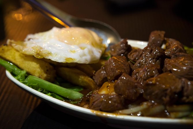 Ultimate Phnom Penh Food Tour by Tuk Tuk: 20 Tastings and Drinks - Wat Phnom is the main dinner, not just another tasting