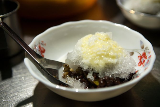 Ultimate Phnom Penh Food Tour by Tuk Tuk: 20 Tastings and Drinks - Start near the Royal Palace with an old Cambodian dish