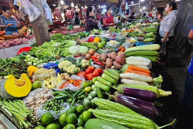 Ultimate Siem Reap Food Tour by Tuk Tuk - 20 Tastings, 8 Stops - Stop 5: A pagoda-side stall catches the late-night trade
